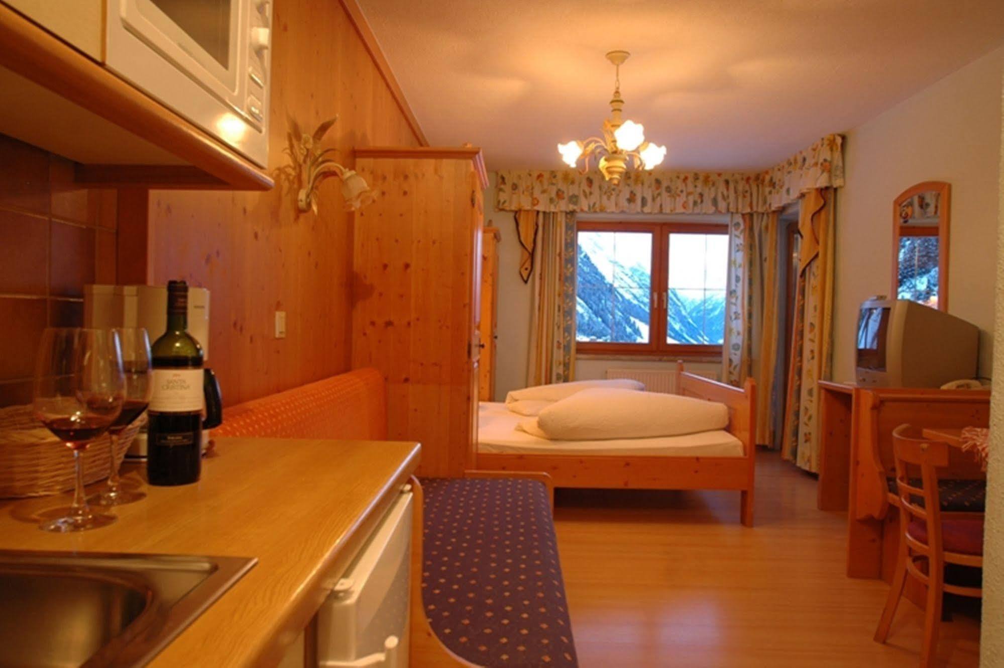 Landhaus Edelweiss St. Leonhard im Pitztal Exterior foto
